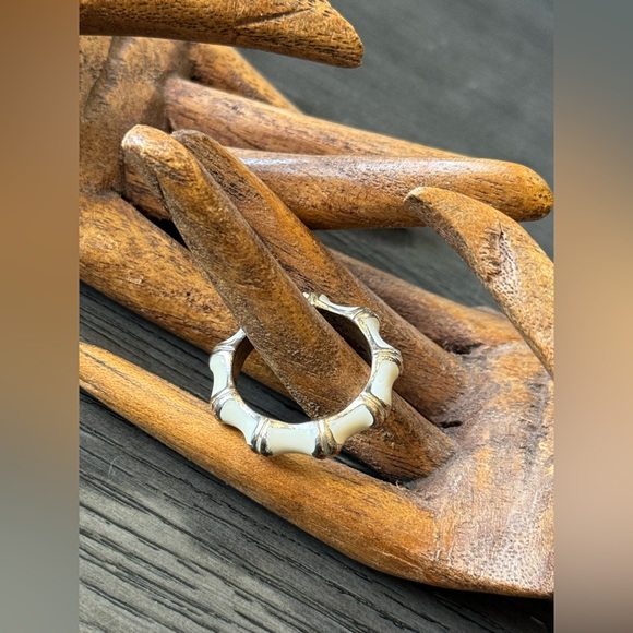 Size 8 White Resin Ring - Picture 3 of 9